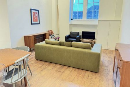 To Let 1 Bed Flat - Photo 2