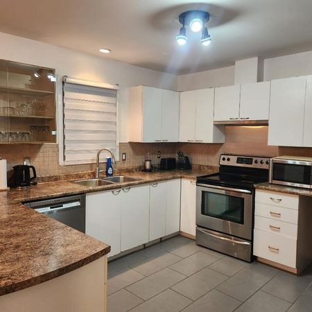 11-1/2 À Louer à Laval-Chomedey - Photo 3