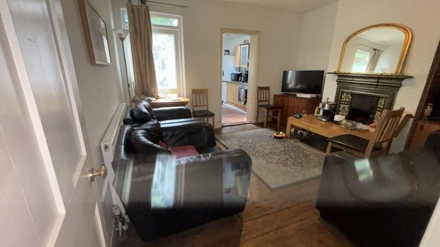 3 bedroom ground floor flat to rent - Photo 1