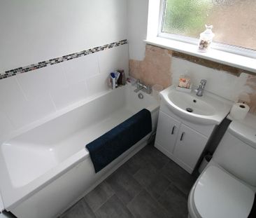 2 bedroom semi-detached bungalow to rent - Photo 6