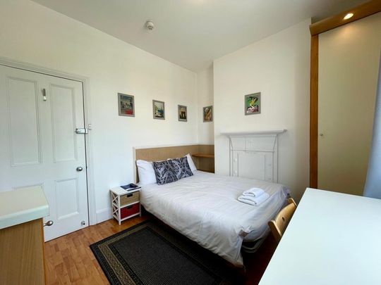 Flat 400 Fulham Palace Road, Fulham W6 9HH - Photo 1