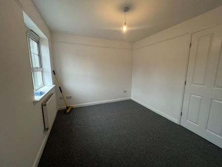 3 Bed House - Detached - Photo 3