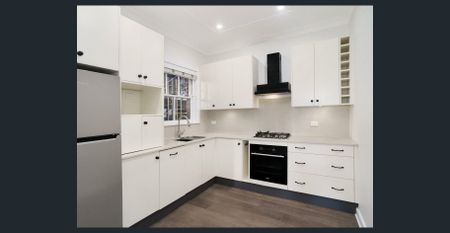 Stunning water views and lifestyle convenience - Photo 4