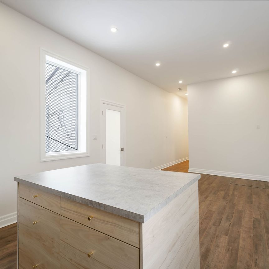 For Lease - 16 Murray Street, Hamilton, Ontario - Photo 1