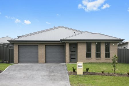 Modern unit with location conveniences - Photo 3