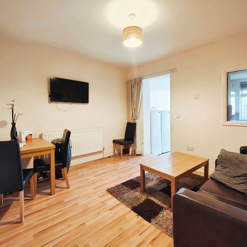 5 bedroom house to rent Rothersthorpe Road, Northampton, Northamptonshire, NN4 - Photo 1