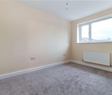 3 bedroom end of terrace house to rent - Photo 2