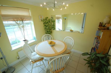 4 bedroom detached house to rent - Photo 2