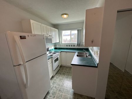 2 bed/1.5 bath townhouse Pandosy District - Photo 4