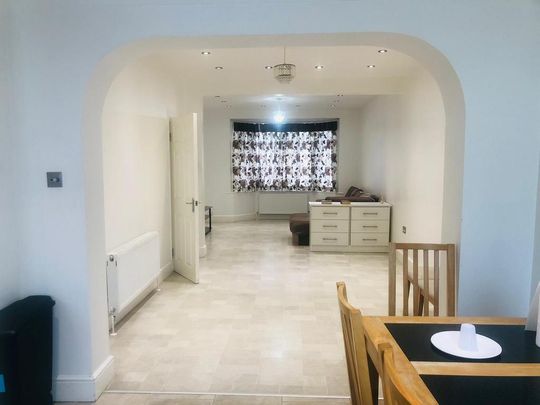 4 bedroom terraced house to rent - Photo 1