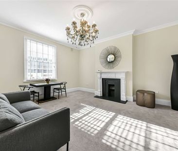 Newly renovated two bedroom set on first floor of a period conversion - Photo 3