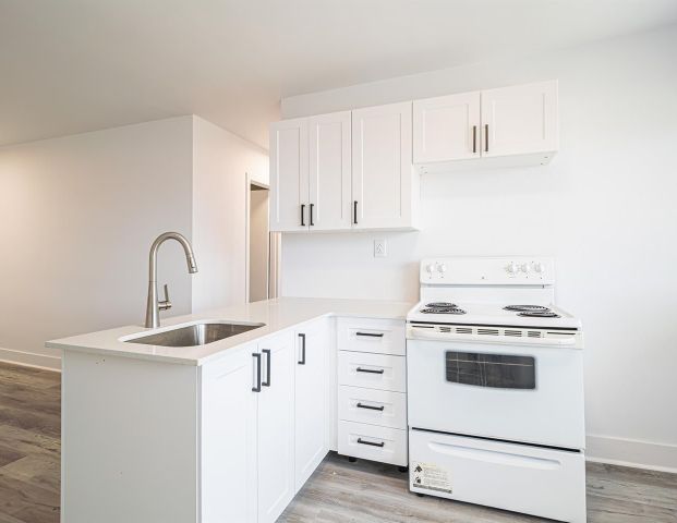 1 Chambre 1 Salle De Bain - 8281 Avenue Des Vendéens, Anjou - Photo 1