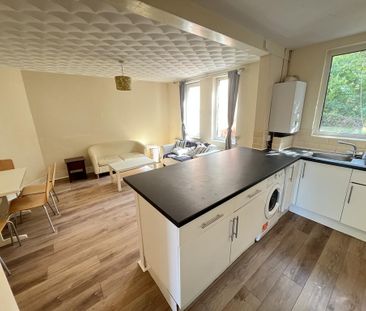 3 bedroom semi-detached house to rent - Photo 3