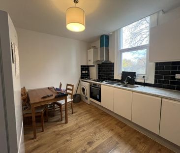 4 bedroom flat to rent - Photo 2