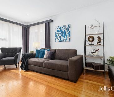 Central living, how convenient. - Photo 1