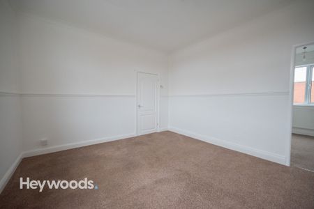 1 bed apartment to rent in Edensor Street, Newcastle-under-Lyme, Staffordshire - Photo 5