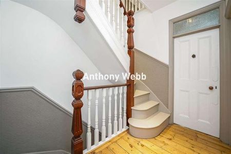 New River Crescent, Palmers Green, London, N13 - Photo 4