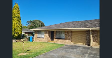 Neat & Tidy 2 Bedroom Unit - Photo 4