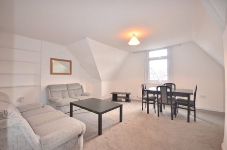 Flat to rent - Glenluce Road, Blackheath, SE3 - Photo 2