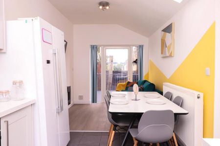 1 bedroom in a house share to rent - Photo 3
