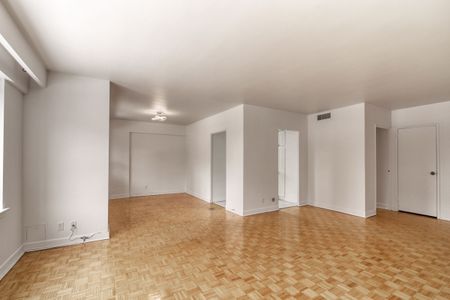 3555 Cote-des-Neiges Road - Photo 2