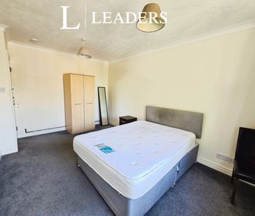 1 bedroom room to rent Greetwell Road - Photo 1