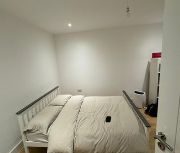 Ensuite -double bedroom to let close to barking side station- 850 pcm - Photo 1