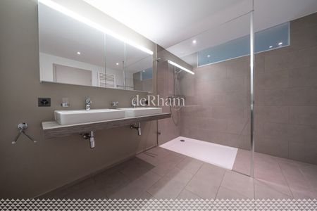 Completely renovated detached villa, with stunning views! - Photo 2