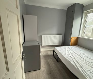 Room in a Shared House, Ravenscroft Road, E16 - Photo 3