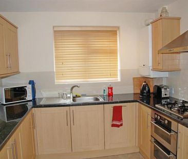 2 bedroom flat to rent - Photo 3