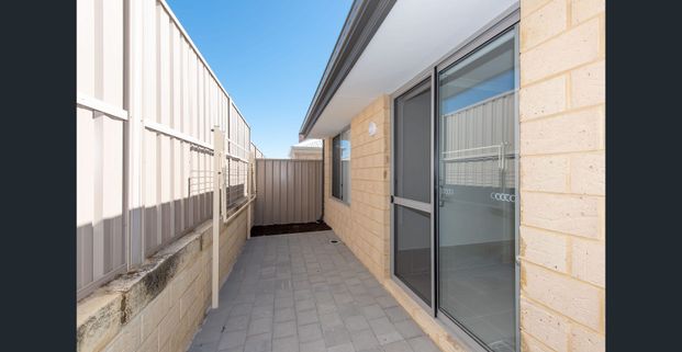 LIGHT AND BRIGHT HOME - Photo 1