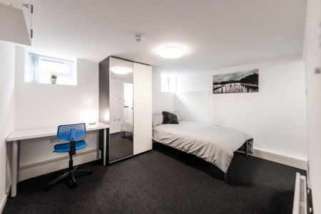 8 bedroom retirement property to rent - Photo 2