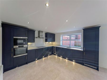 4 bedroom detached house to rent - Photo 3