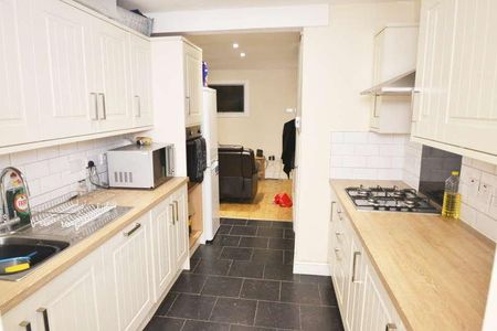 Redshaw Close, Fallowfield, Manchester, M14 - Photo 3