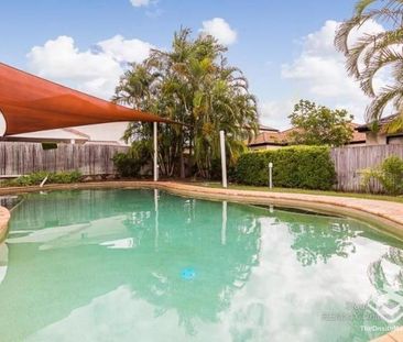 Spacious 3 Bedroom Townhouse In Prime Location!!! - Photo 3