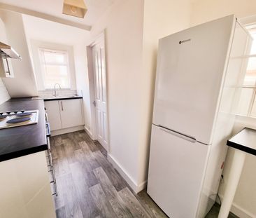 1 Bed Flat, Erleigh Road, RG1 - Photo 2