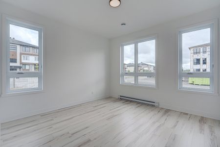 176 Boul. Louis Joseph Papineau Cowansville, QC J2K - Photo 4