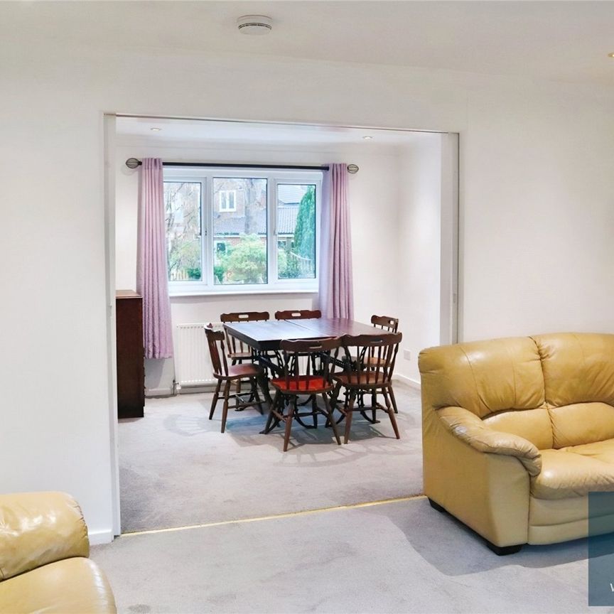 Springwood Hall Gardens, Springwood, Huddersfield, HD1 - Photo 1