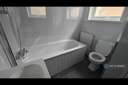 3 bedroom terraced house to rent - Photo 3