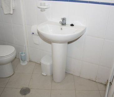 Middle Floor Apartment in Estepona - Photo 5