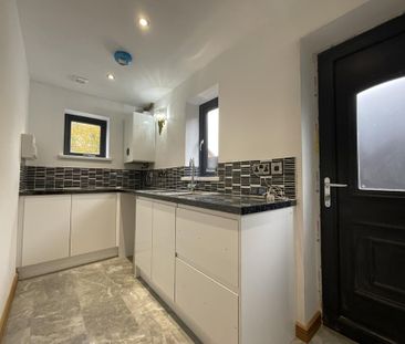 4 bedroom detached house to rent - Photo 5