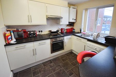 2 bedroom apartment to rent - Photo 4