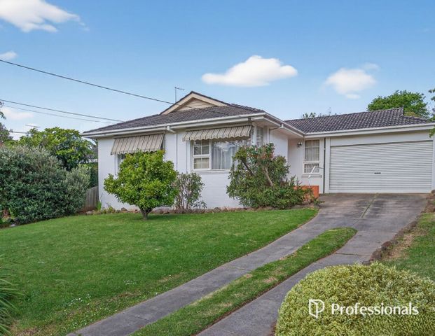Stylish Family Home with Modern Comforts in Doncaster - Photo 1