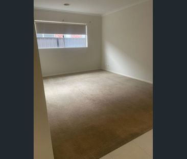 Stylish 4-Bed Family Home in Sought-After Moor Park Drive - Photo 3