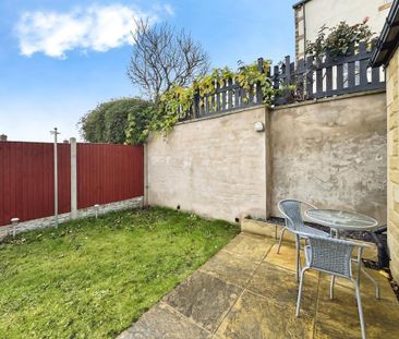 2 bedroom end of terrace house to rent - Photo 2