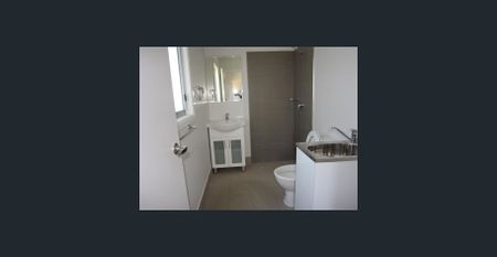Spacious & Stunning 2 Bedroom Granny - Photo 4