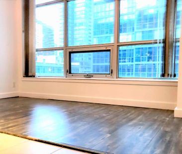 THE SOHO METROPOLITAN: King St W & Blue Jays Way AD#000633 - Photo 1