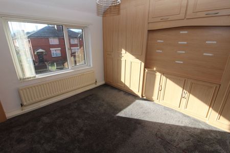 Borough Avenue, Radcliffe - Photo 4