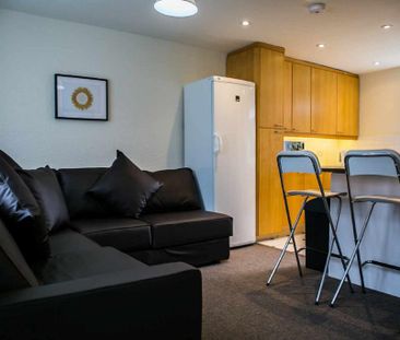 6 bedroom house to rent - Photo 1