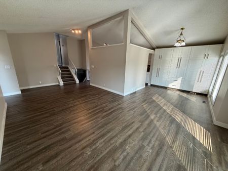 Spacious 4-Bedroom Home for Rent - Photo 2